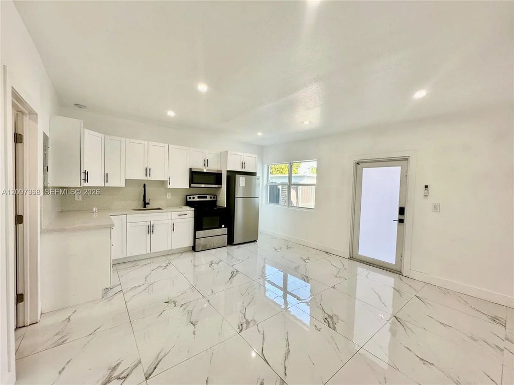 1700 Thomas Street #1, Hollywood
