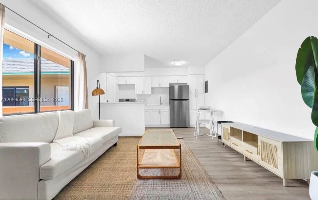 13210 Memorial Highway #208, North Miami