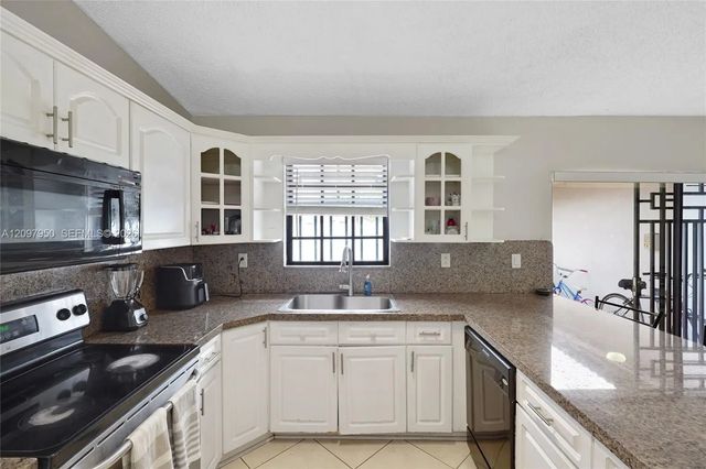 4 of 12 - 6316 Sw 151st Place, Miami, FL