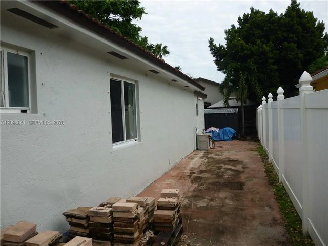5 of 10 - 8161 Nw 186th Terrace, Hialeah, FL