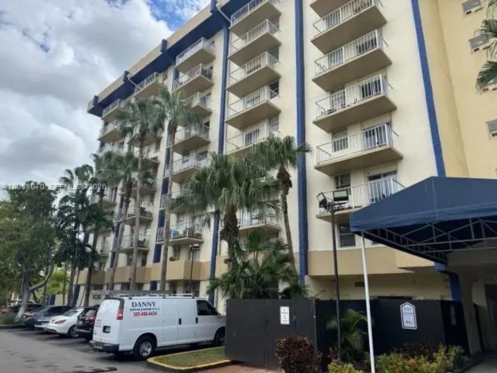 801 Nw 47th Avenue #902w, Miami