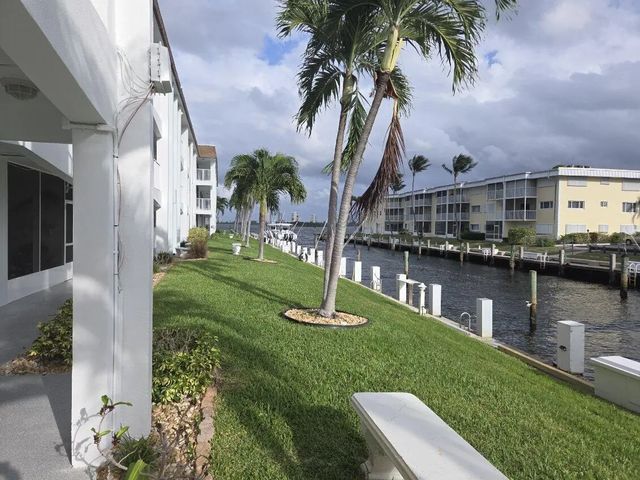 3 of 24 - 110 Shore Court #112-b, North Palm Beach, FL