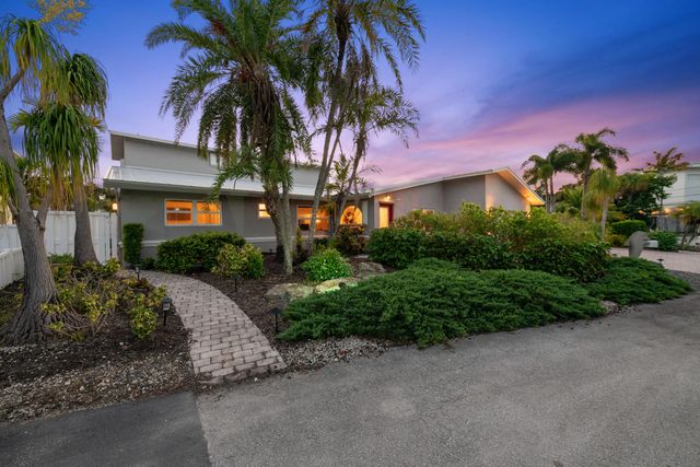 2 of 102 - 2108 Ne 24th Street, Wilton Manors, FL