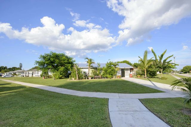 221 Sw Calmoso Drive, Port St. Lucie