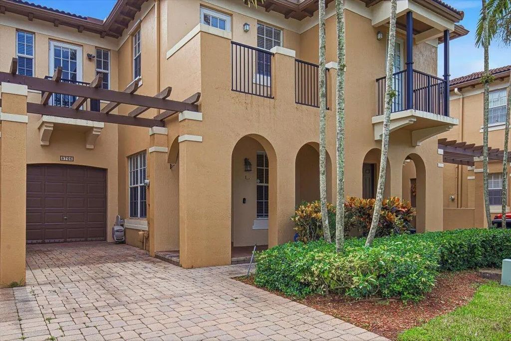 8706 Blaze Court, Davie
