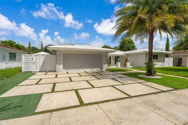 2 of 39 - 6951 S Miami Lakeway S, Miami Lakes, FL