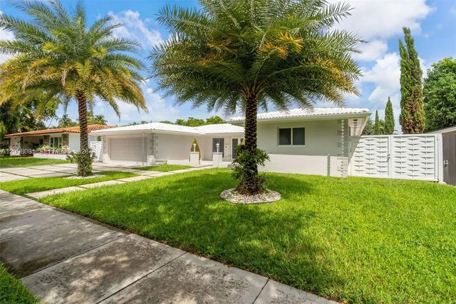 3 of 39 - 6951 S Miami Lakeway S, Miami Lakes, FL
