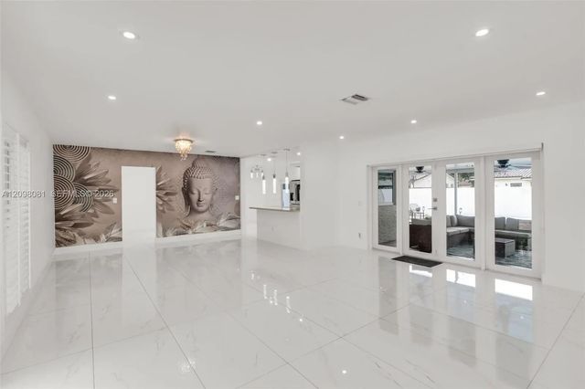 5 of 39 - 6951 S Miami Lakeway S, Miami Lakes, FL