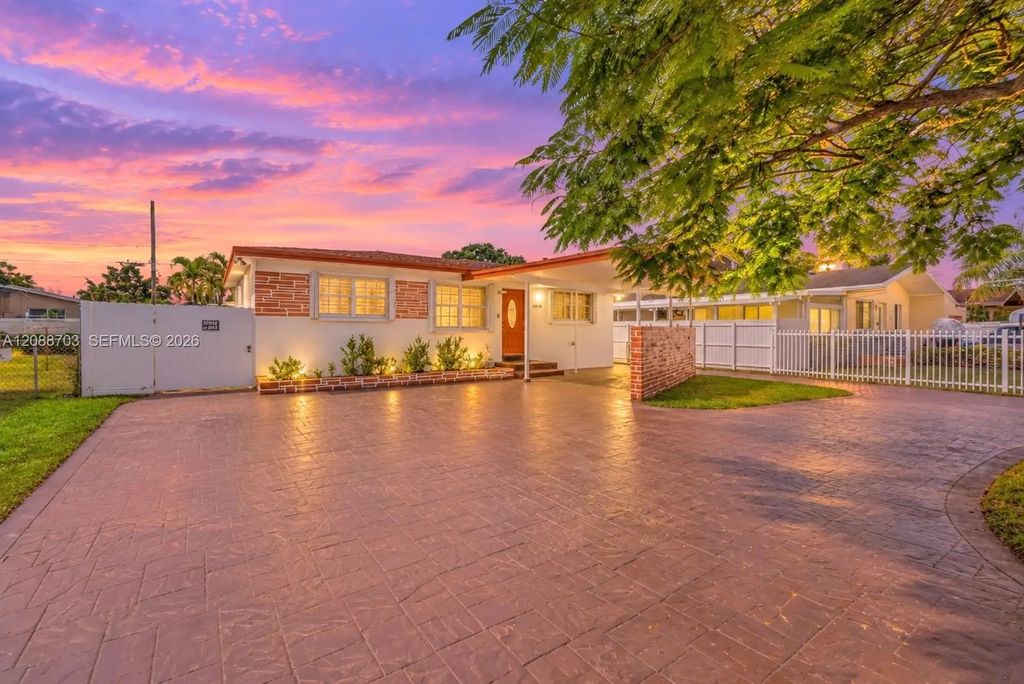 6508 Plunkett Street, Hollywood