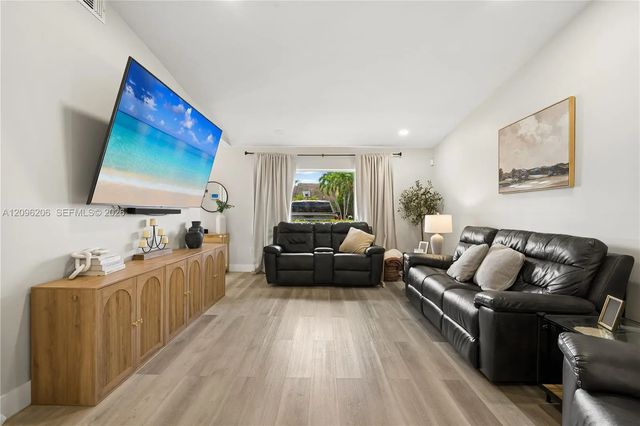 4 of 40 - 7823 Sw 148th Avenue, Miami, FL