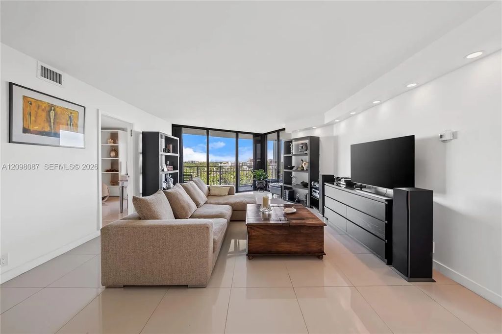 1000 Quayside Terrace #1103, Miami