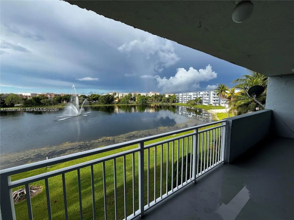 9357 Fontainebleau Boulevard #d304, Miami