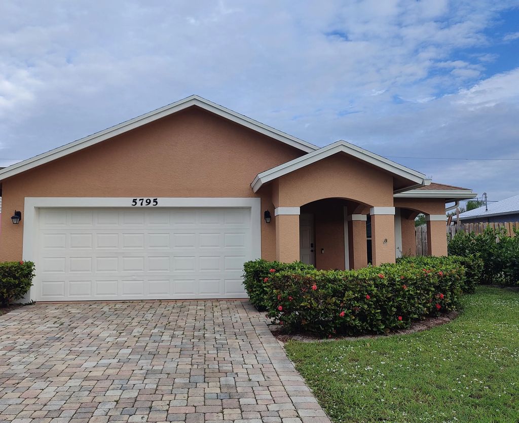 5795 Se Mitzi Lane, Stuart