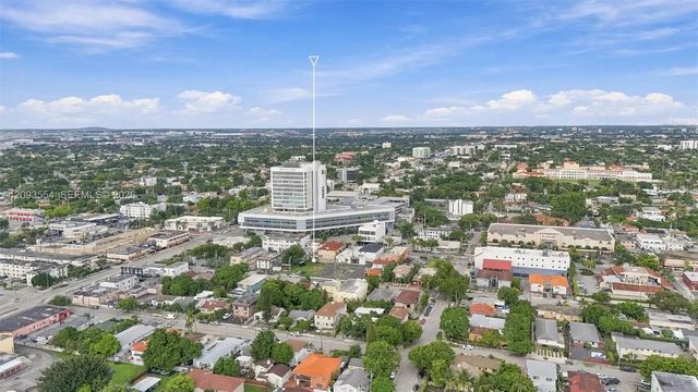 4 of 19 - 2554 Sw 8th Street, Miami, FL