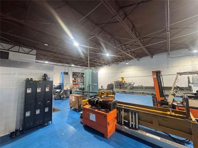 3 of 15 - 6500 Nw 35th Avenue, Miami, FL
