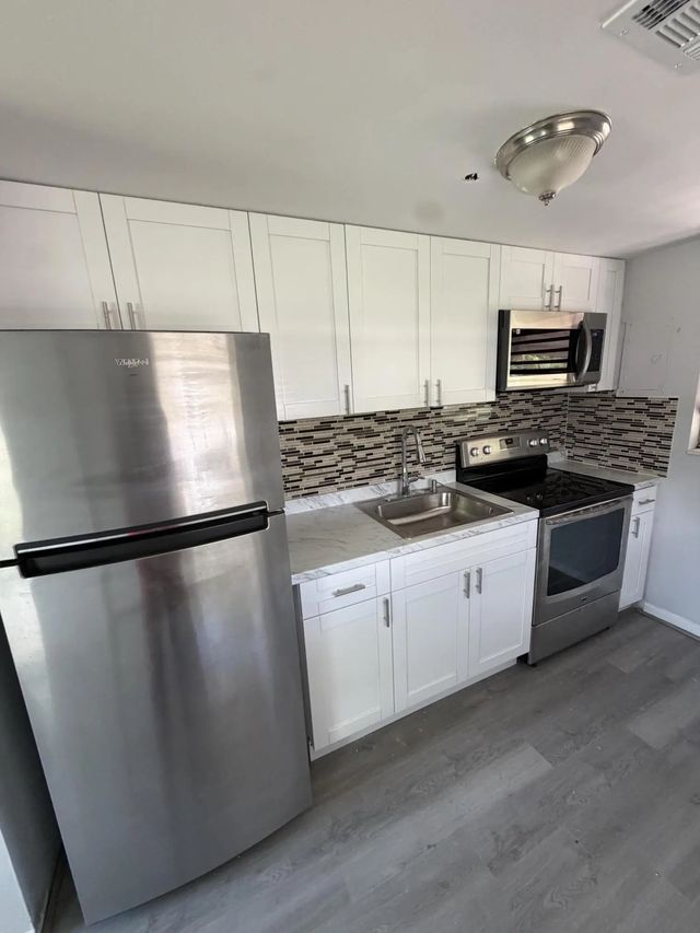 2 of 10 - 1501 Osceola Drive, Westgate, FL