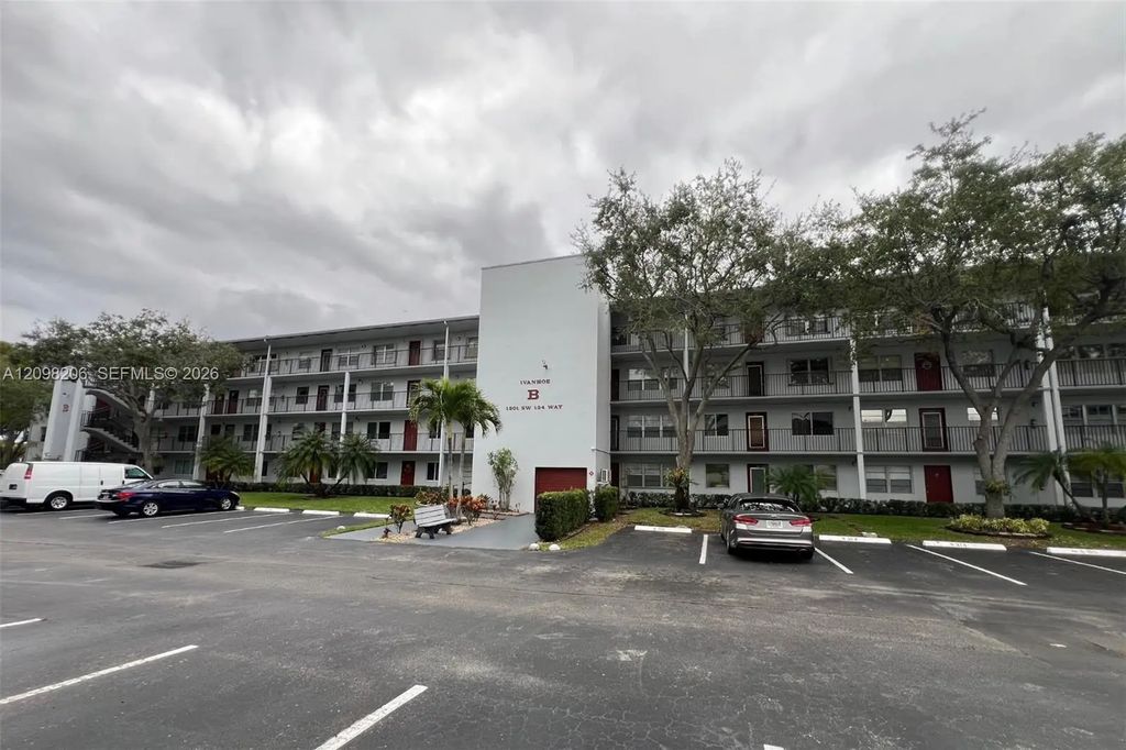 1301 Sw 134th Way #208b, Pembroke Pines