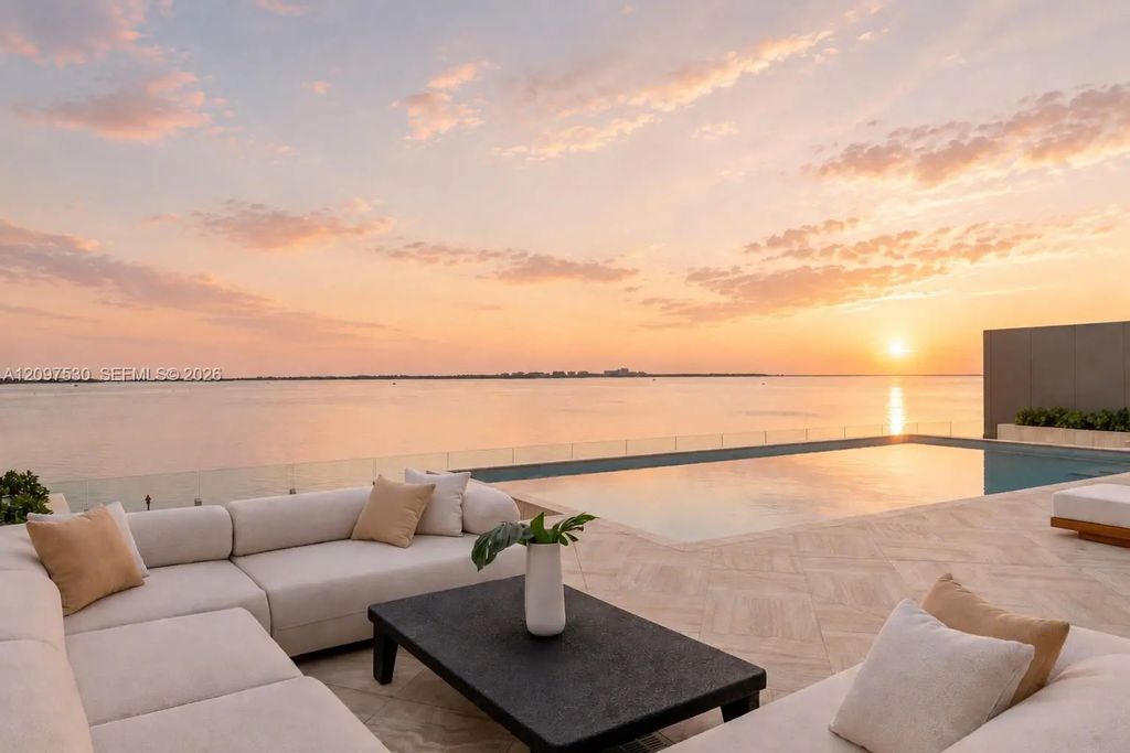 5 Grove Isle Drive #ph M02, Miami