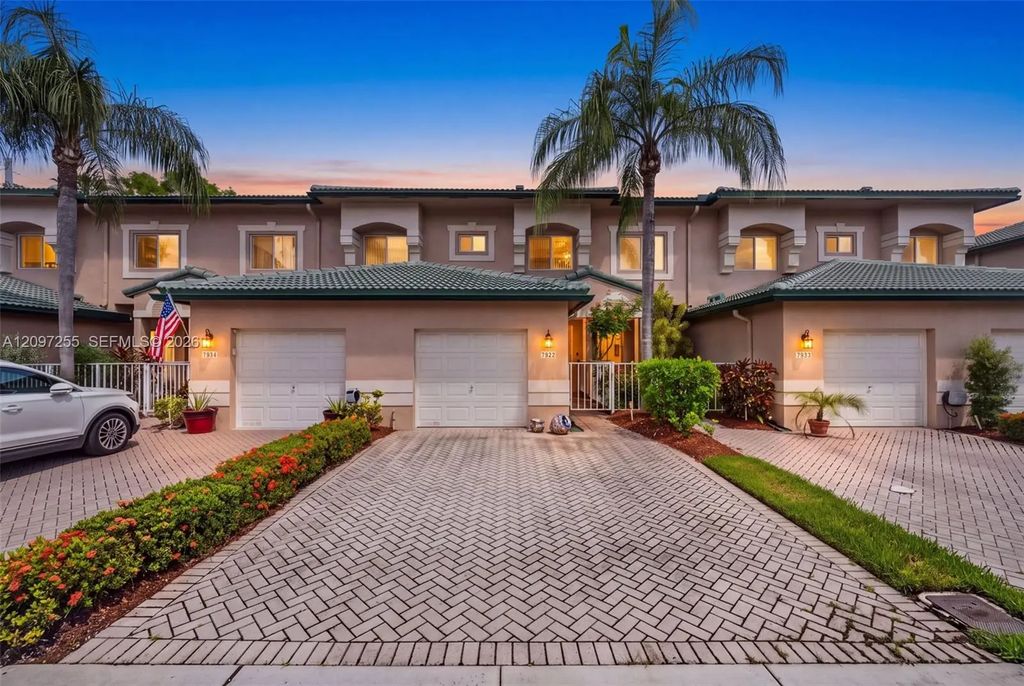 7932 E Exeter Boulevard E #202, Tamarac