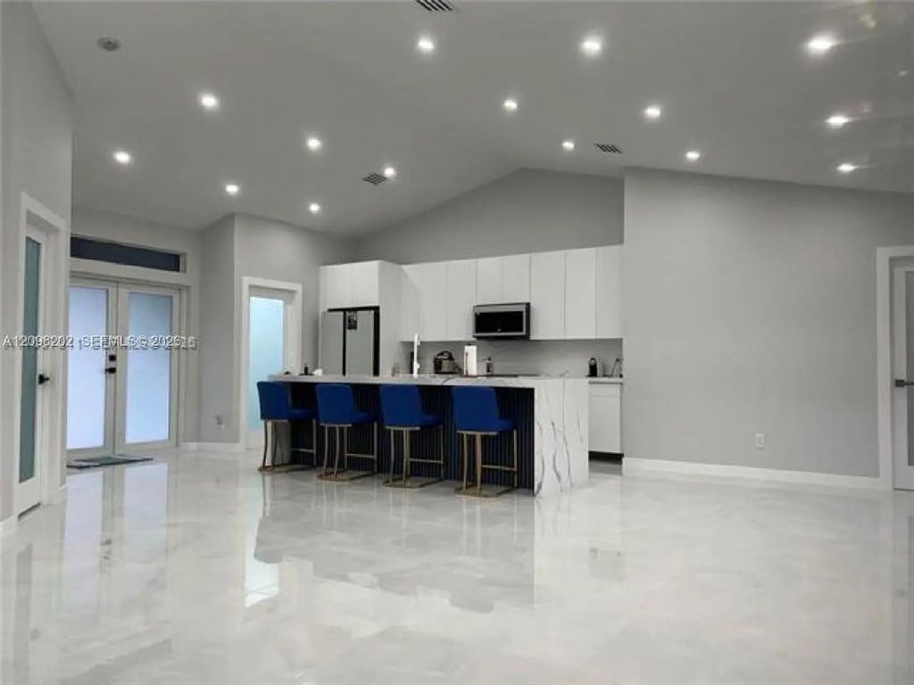 2214 Nw 1 Terrace, Cape Coral
