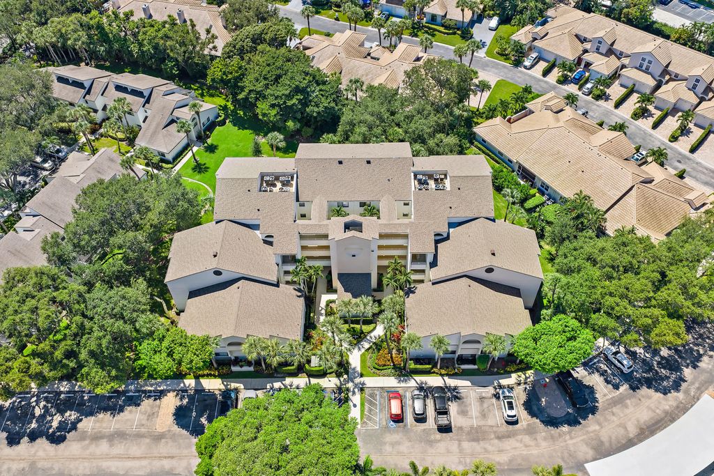 326 Oak Harbour Drive #326, Juno Beach