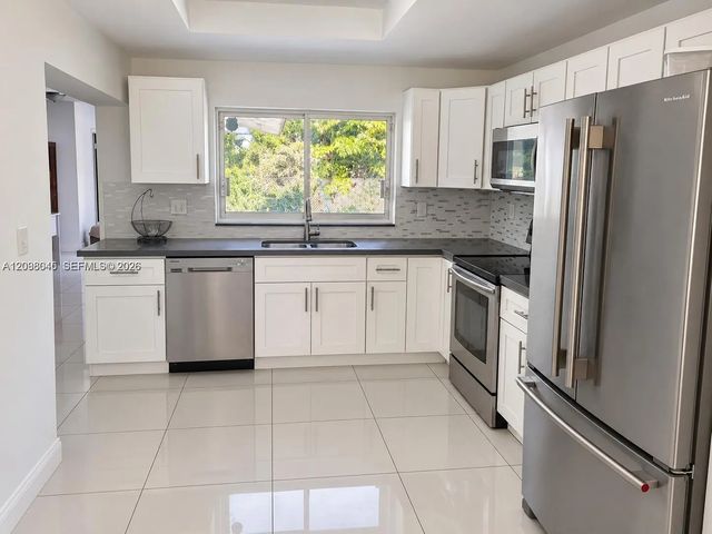 5 of 23 - 8981 Sw 57th Terrace, Miami, FL