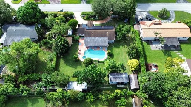 2 of 32 - 10965 Sw 116th Street, Miami, FL
