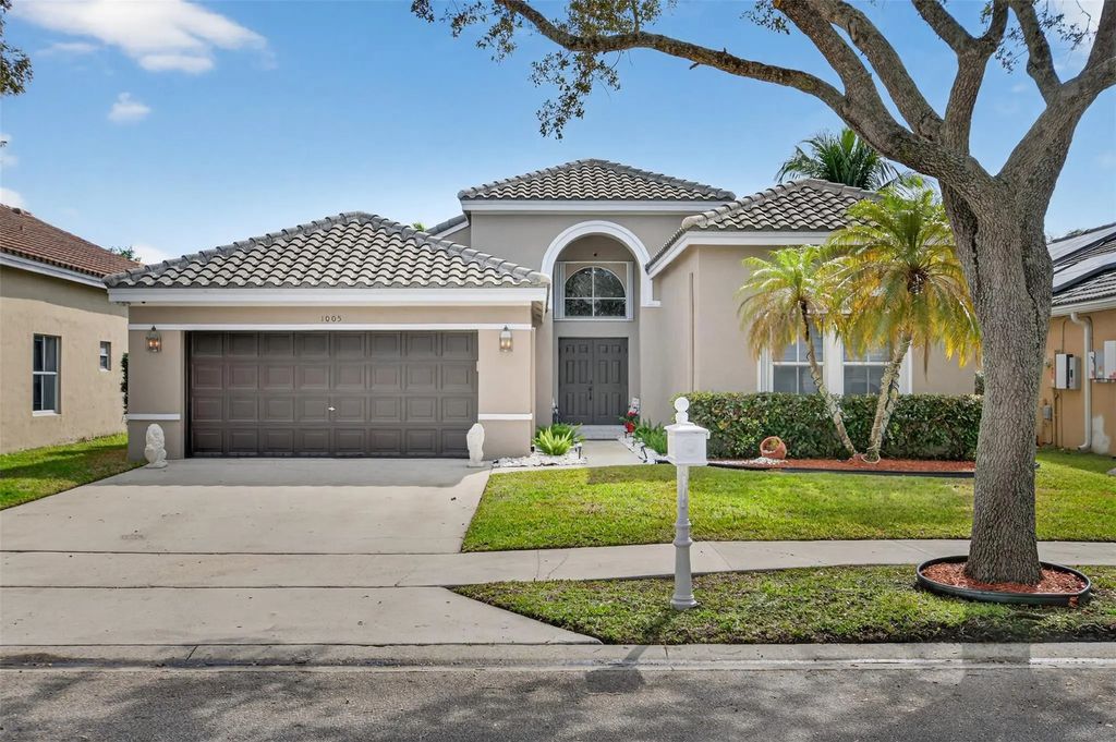 1005 Cedar Falls Drive, Weston