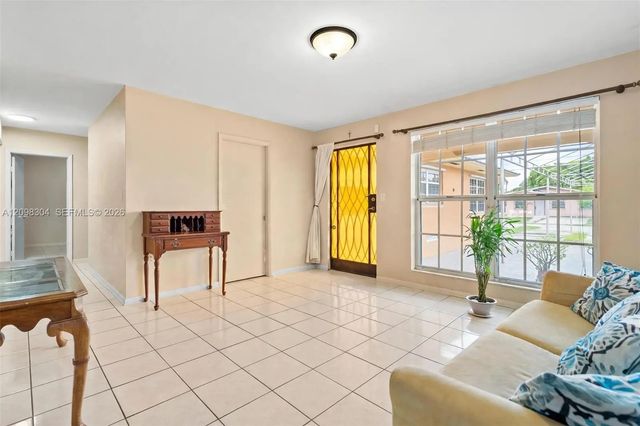 3 of 21 - 2815 Sw 36th Avenue, Miami, FL
