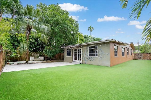 4 of 21 - 2815 Sw 36th Avenue, Miami, FL