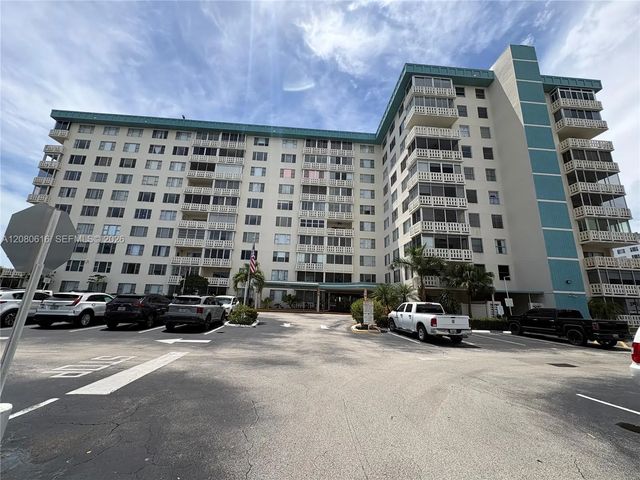 2 of 29 - 4330 Hillcrest Drive #816, Hollywood, FL