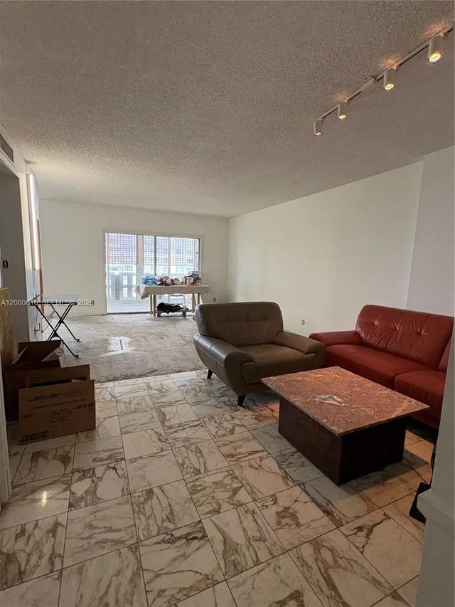 3 of 29 - 4330 Hillcrest Drive #816, Hollywood, FL