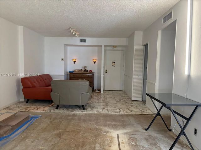4 of 29 - 4330 Hillcrest Drive #816, Hollywood, FL