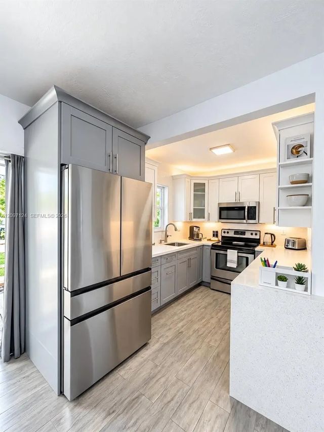 4 of 13 - 1435 Ne 141st Street, North Miami, FL