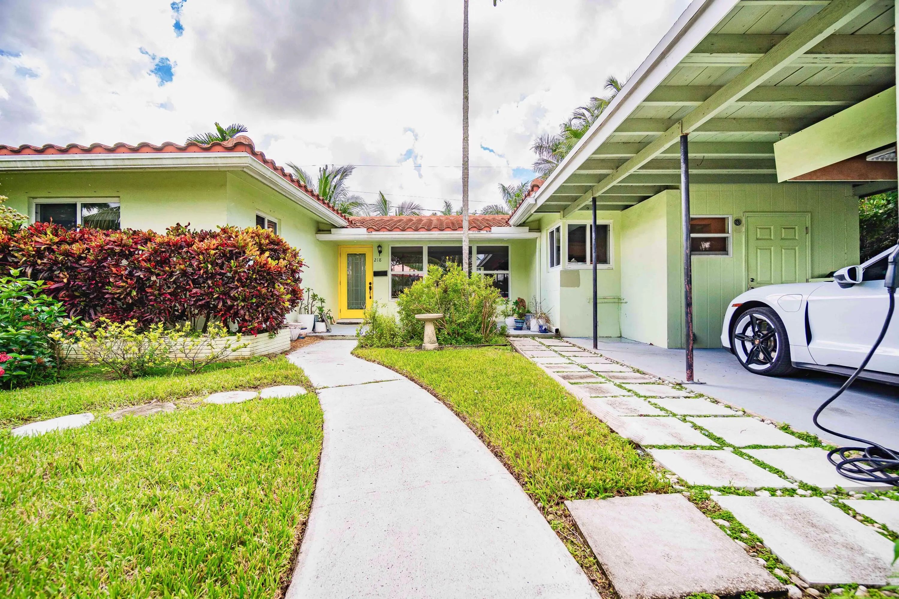 218 Ne 2nd Place, Dania Beach