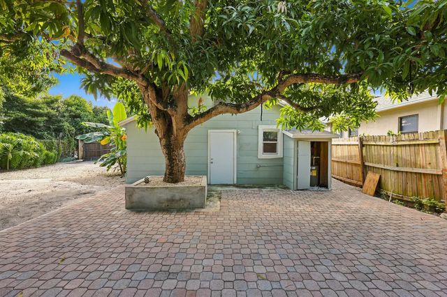 3 of 28 - 618 S Pine Street #b, Lake Worth Beach, FL