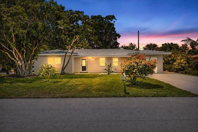 2 of 43 - 902 Garnett Street, Lantana, FL