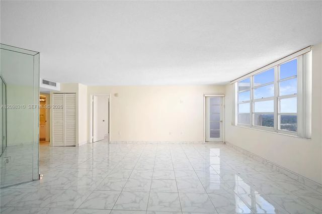2750 Ne 183rd Street #ph06, Aventura