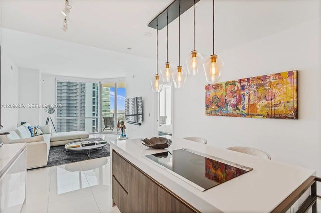 5 of 25 - 851 Ne 1st Avenue #3707, Miami, FL