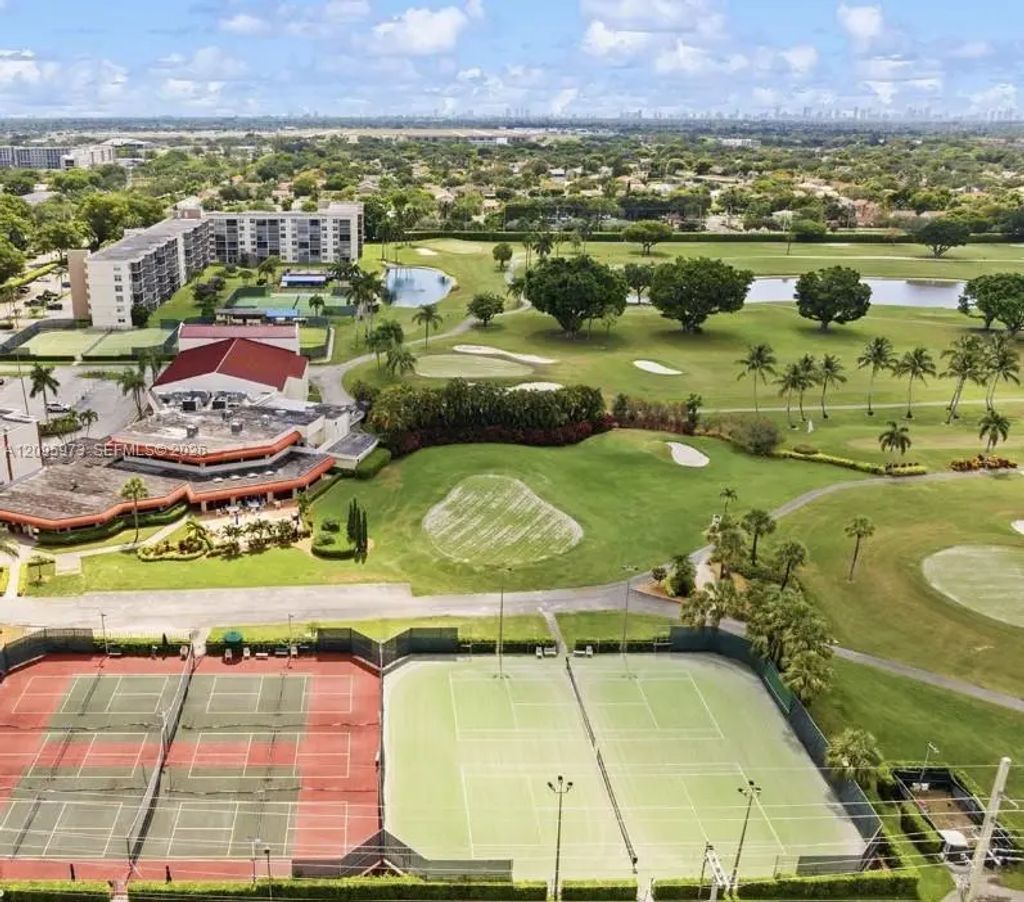 300 S Hollybrook Drive #203, Pembroke Pines