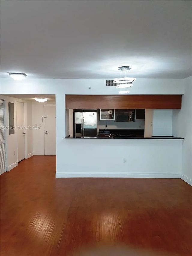 5 of 10 - 1800 N Bayshore Drive #3405, Miami, FL