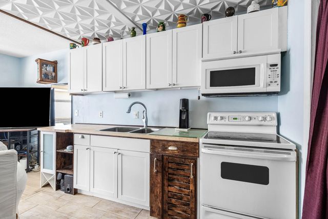 4 of 9 - 5505 N Ocean Boulevard #11-208, Ocean Ridge, FL