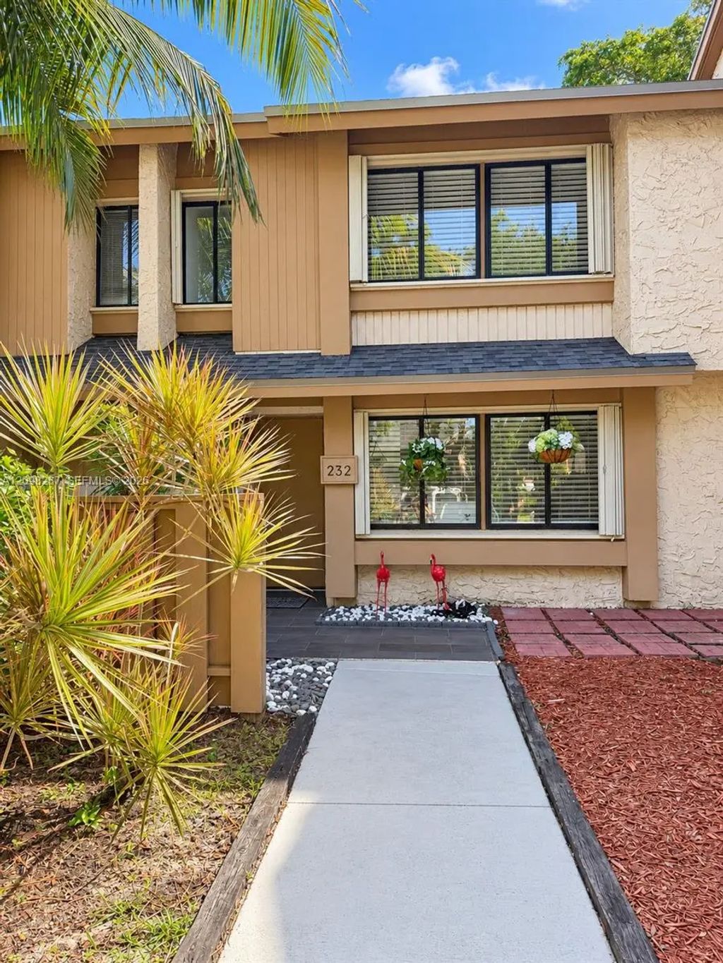 232 Wimbledon Lake Drive #232, Plantation