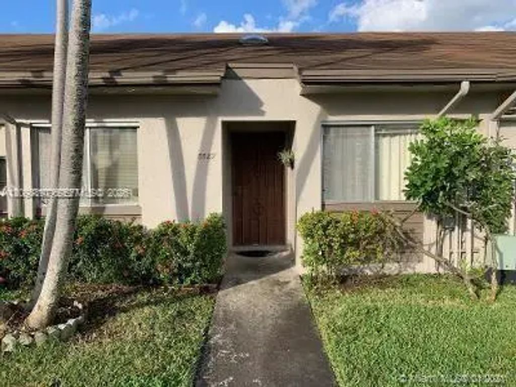 5587 Park Road, Dania Beach