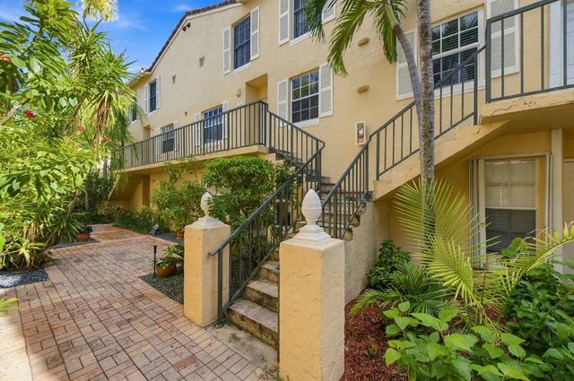 3 of 34 - 1010 Lake Shore Drive #202, Lake Park, FL