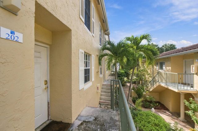 4 of 34 - 1010 Lake Shore Drive #202, Lake Park, FL