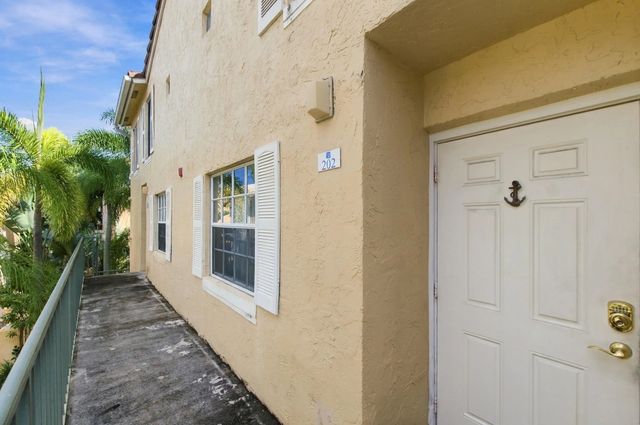 5 of 34 - 1010 Lake Shore Drive #202, Lake Park, FL