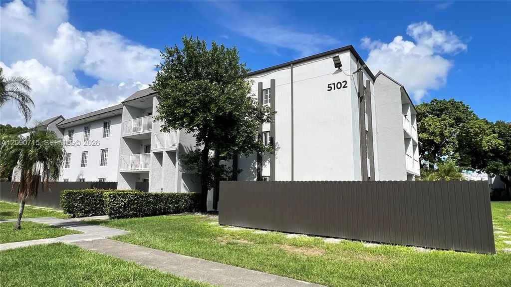 5102 Nw 79th Avenue #208, Doral