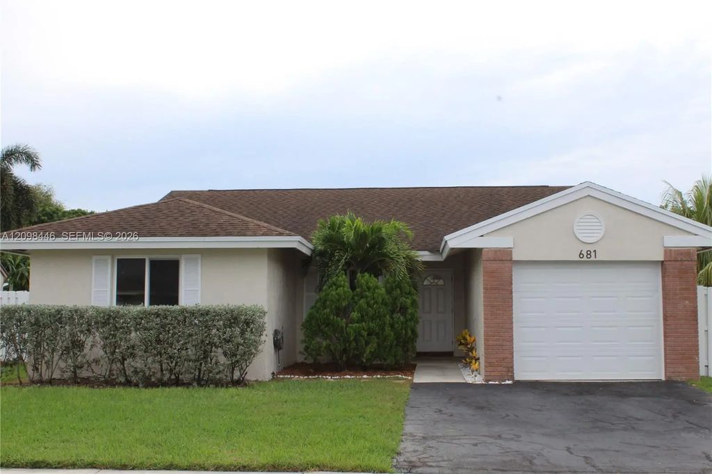 681 Pine Ridge Terrace #681, Davie