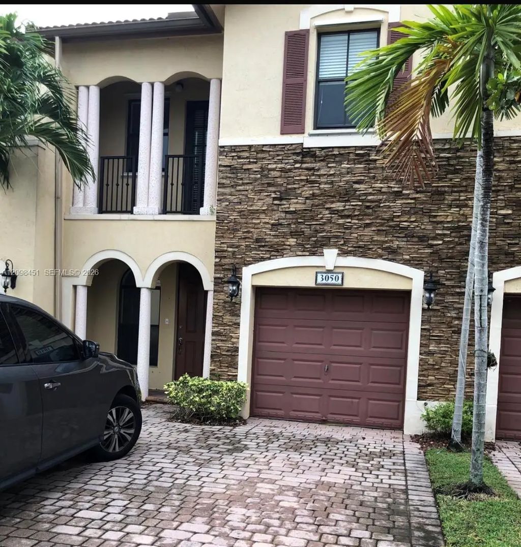 3050 Nw 103rd Path, Doral
